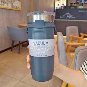 Women’s insulated cup with innovative closure system Bowlift