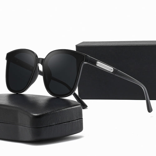 Ladies Oversized Sunglasses with Trendy and Classic Design Bowlift