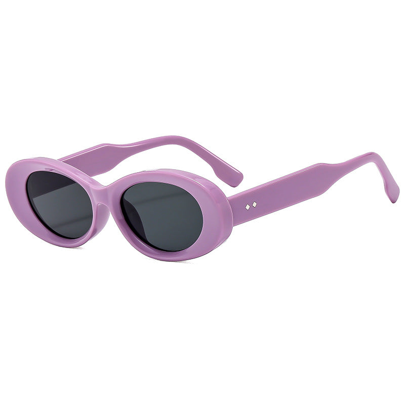 Women Retro-inspired Sunglasses in elegant oval design Bowlift