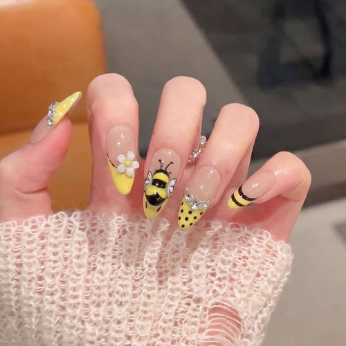 Artistic Bee-Themed Press-On Nail Set Bowlift