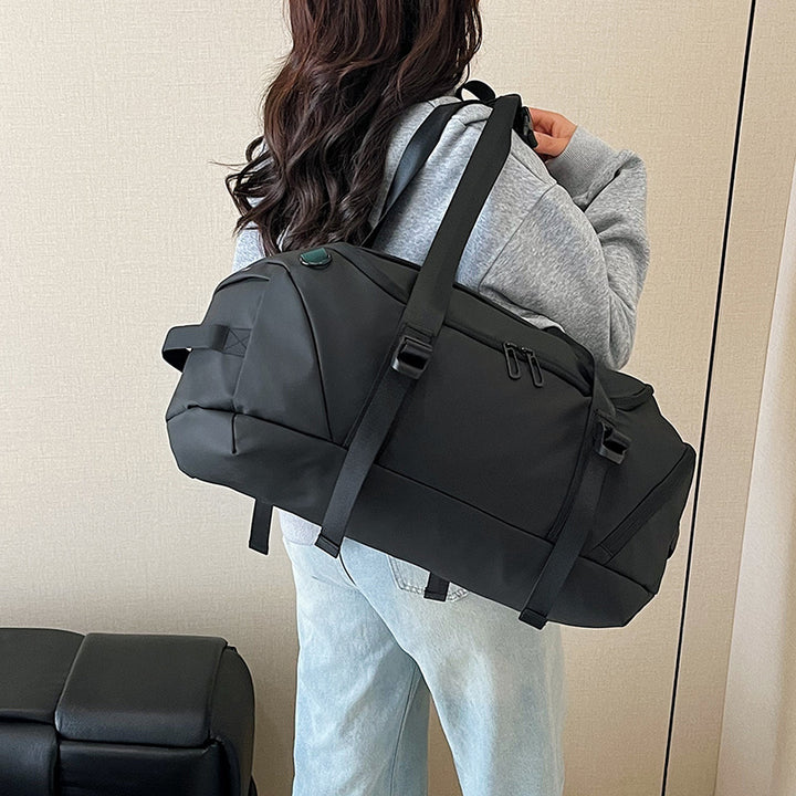 Sporty duffel bag with adjustable carrying system for active lifestyles Bowlift