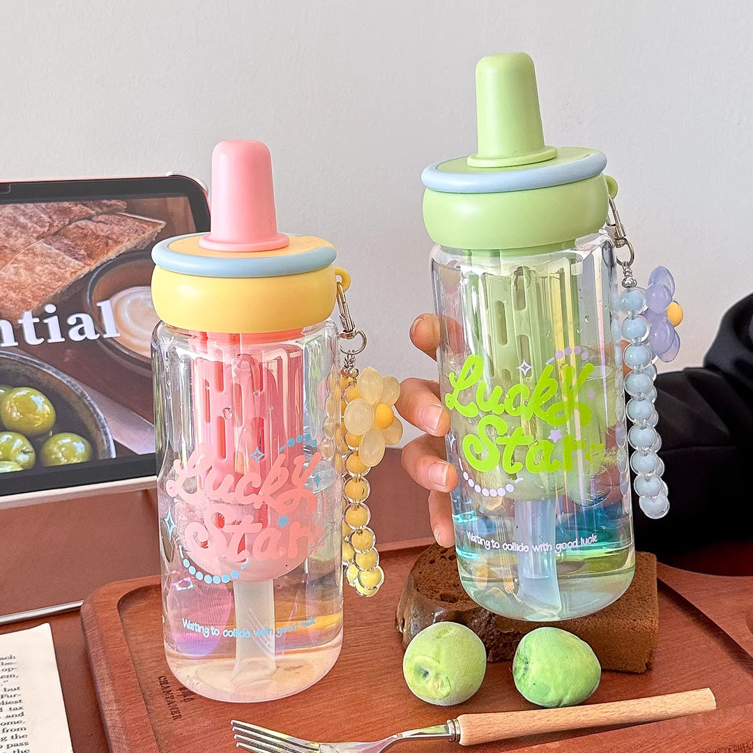 Women's creative drinking bottle with integrated straw and keychain Bowlift