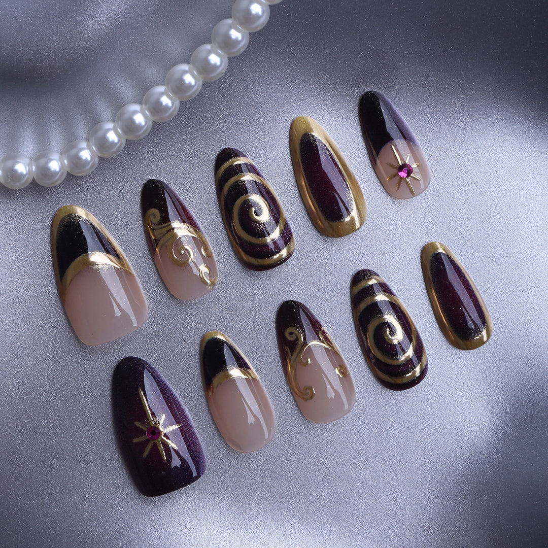 Elegant Artificial Nails with Luxurious Gold Design Bowlift