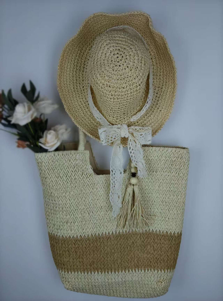 More elegant and stylish straw hat with lace band Bowlift