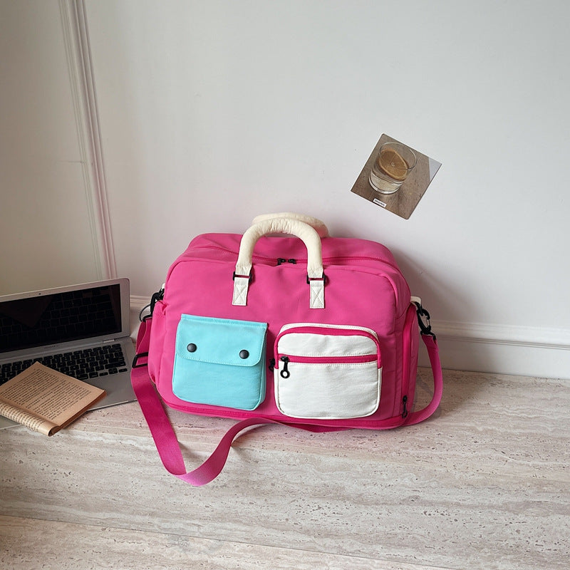 Sporty travel bag with multiple pockets and adjustable shoulder strap Bowlift
