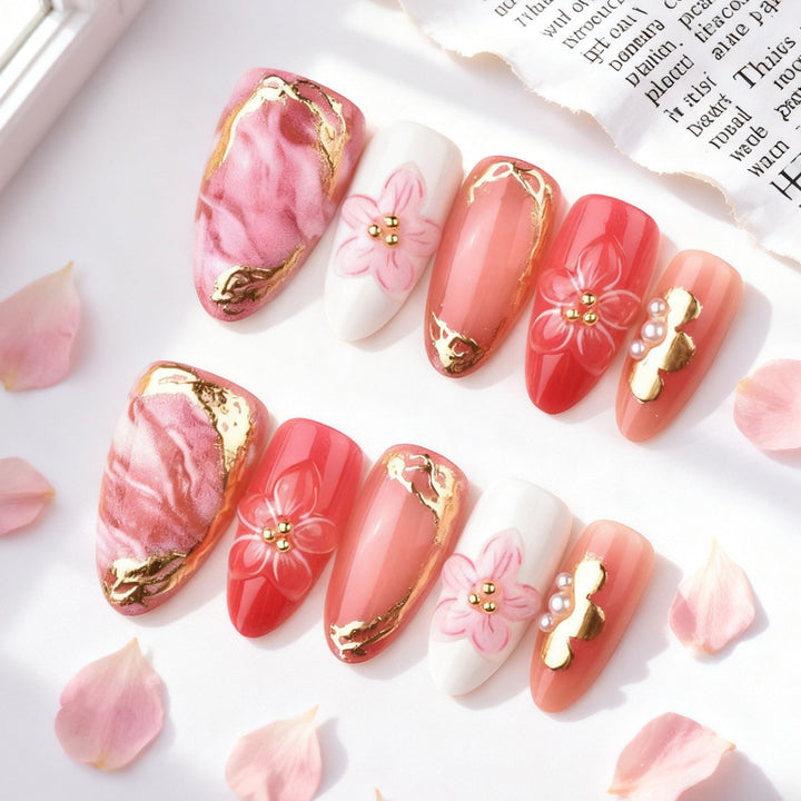 Artful nail tips with a floral touch Bowlift