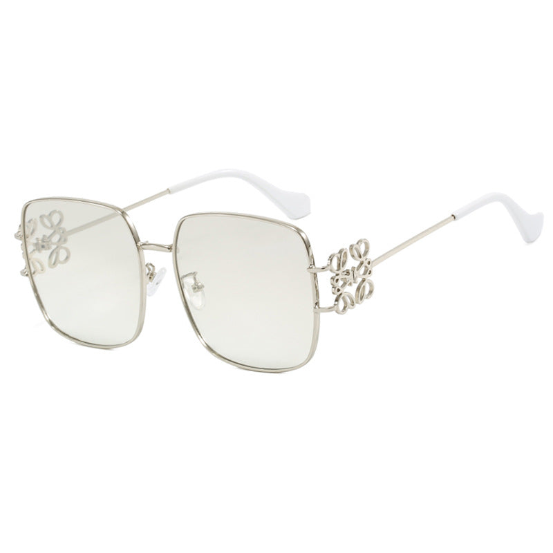 Ladies square sunglasses with delicate design and luxurious metal frame Bowlift