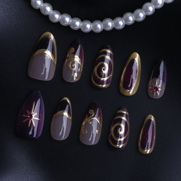 Elegant Artificial Nails with Luxurious Gold Design Bowlift