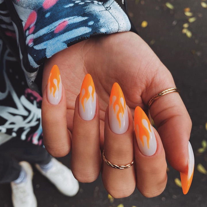 Artful nail extensions with an elegant leaf pattern Bowlift