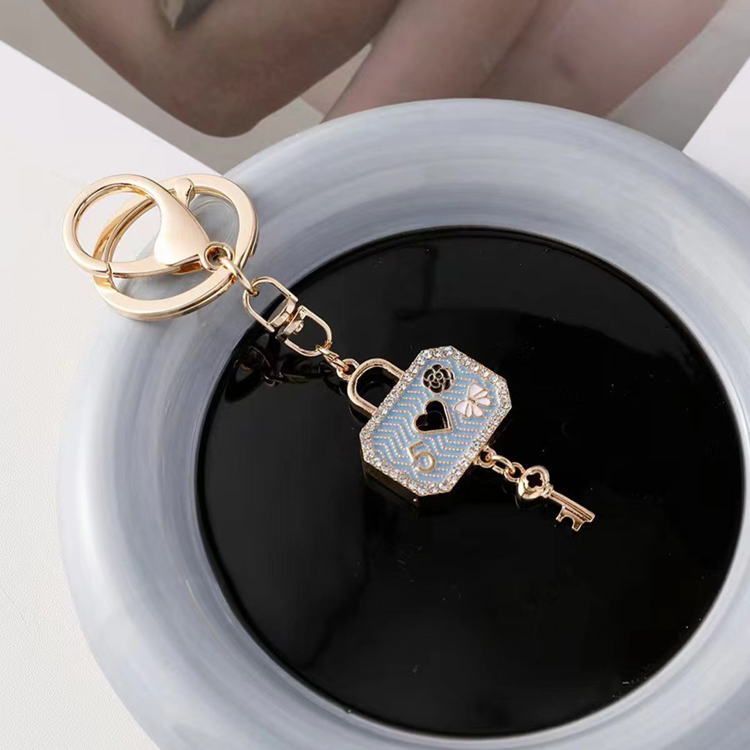 Heart-Shaped Crystal Keychain Bowlift