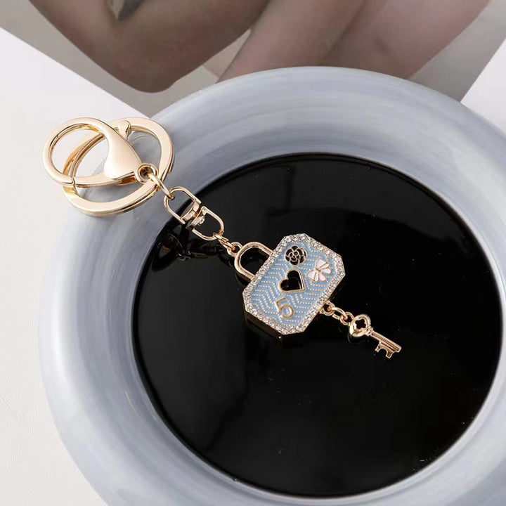 Heart-Shaped Crystal Keychain Bowlift