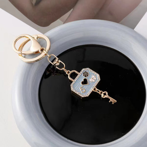 Heart-Shaped Crystal Keychain Bowlift