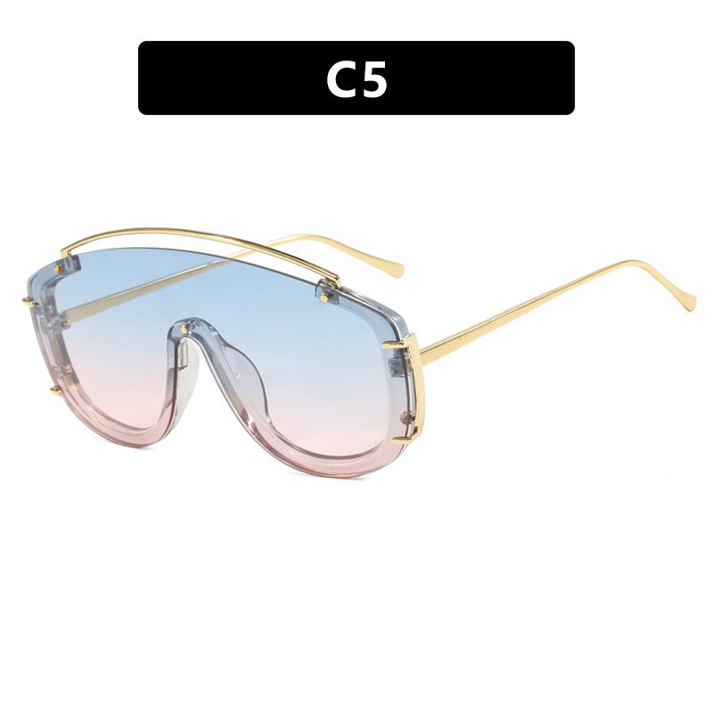 Women's masculine sunglasses with fashionable gradients and golden details Bowlift