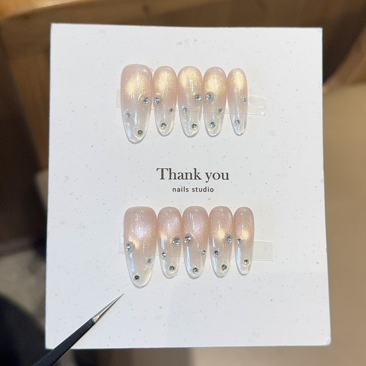 Artificial nails with shimmering accents and elegant rhinestone details Bowlift