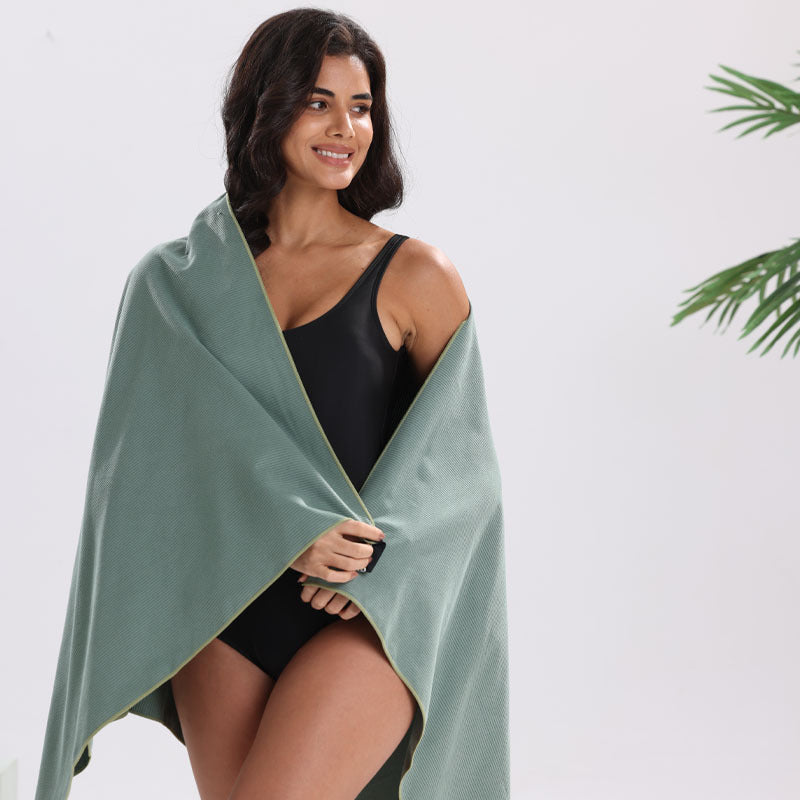 lightweight and quick-drying beach towel Bowlift