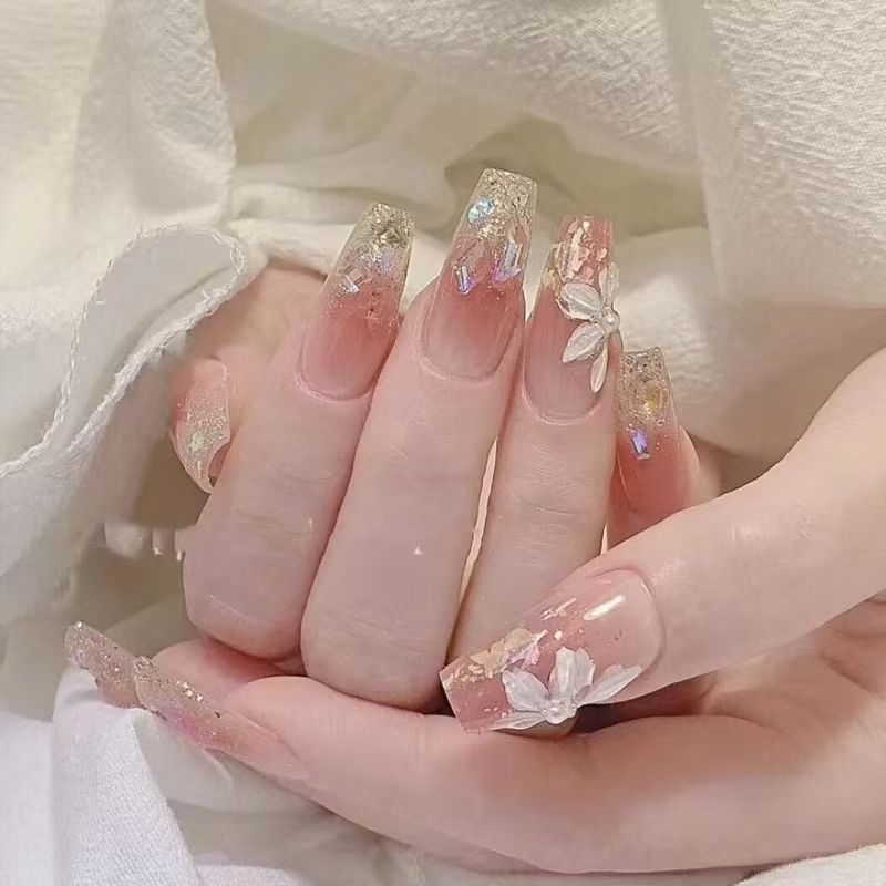 Creative and Playful Nail Art Bowlift