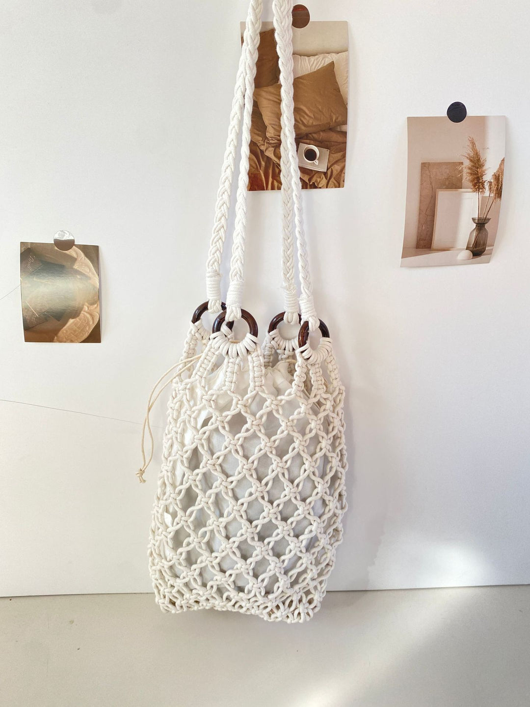 Hand-knotted mesh bag with decorative wooden rings Bowlift