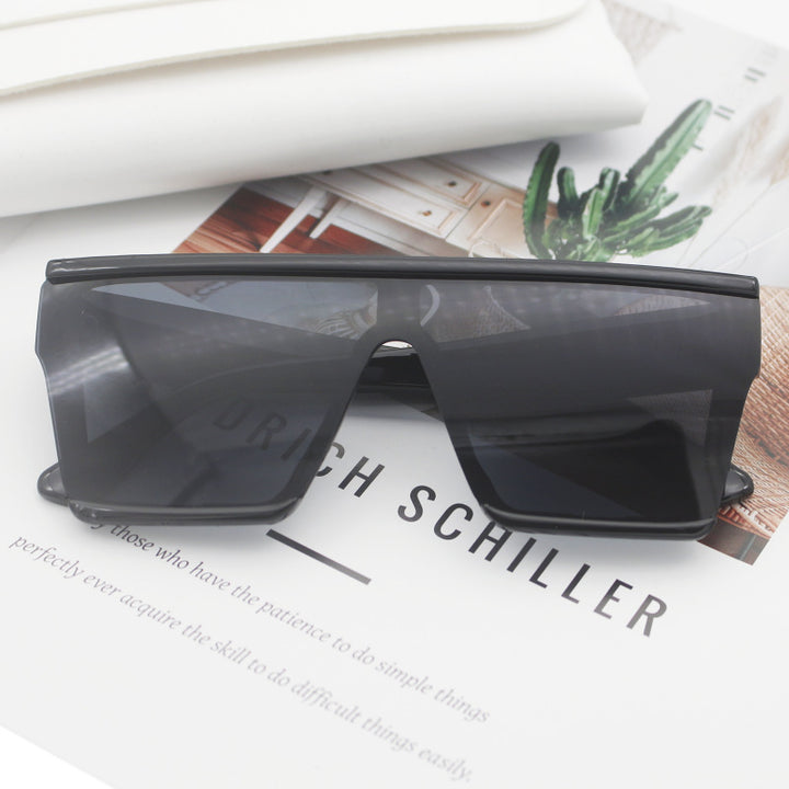 Women’s Sporty Sunglasses in Trendy Shield Design Bowlift