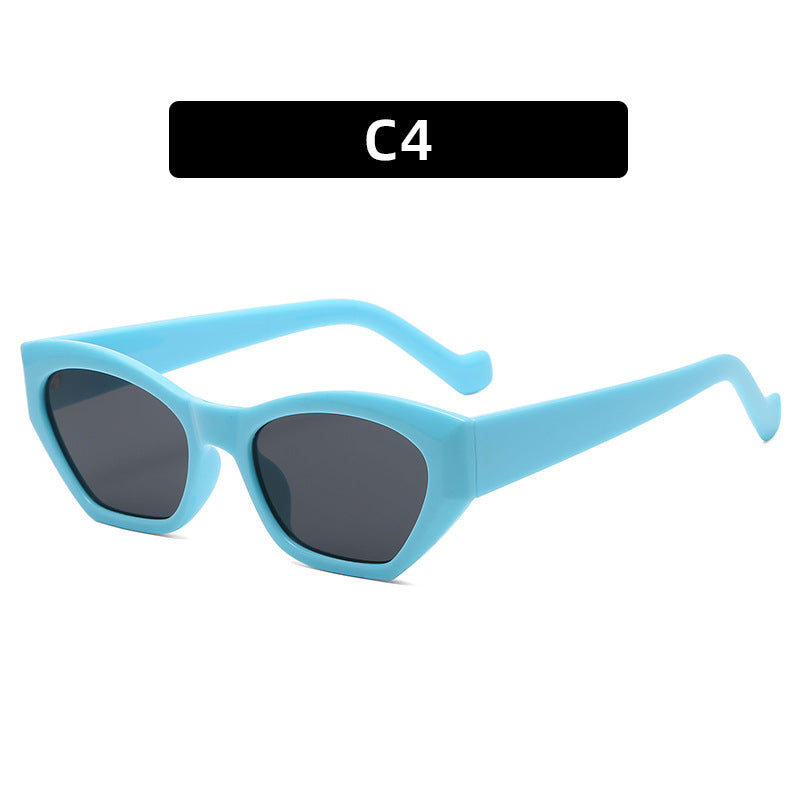 Trendy Cat-Eye Sunglasses with Bold Frames