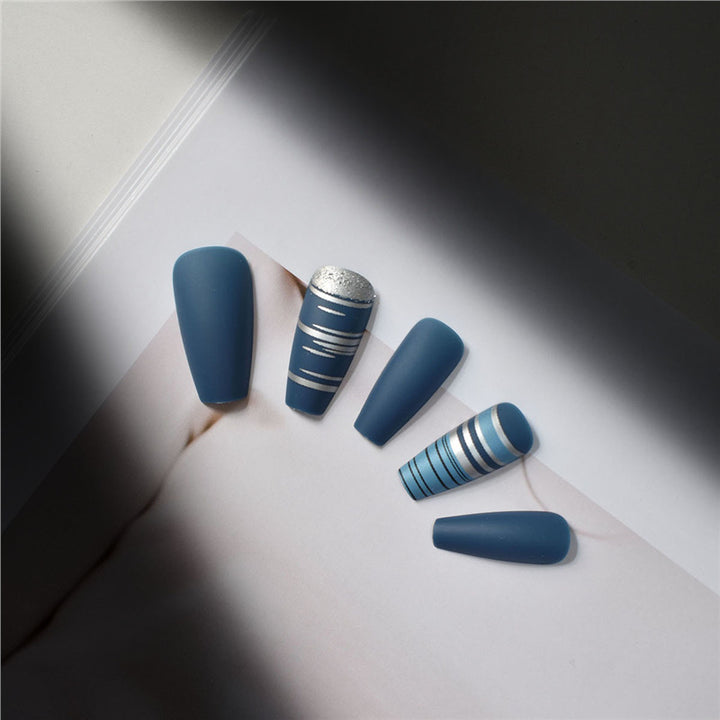 Fashionable Matte Finish Press-On Nails with Metallic Stripes Bowlift