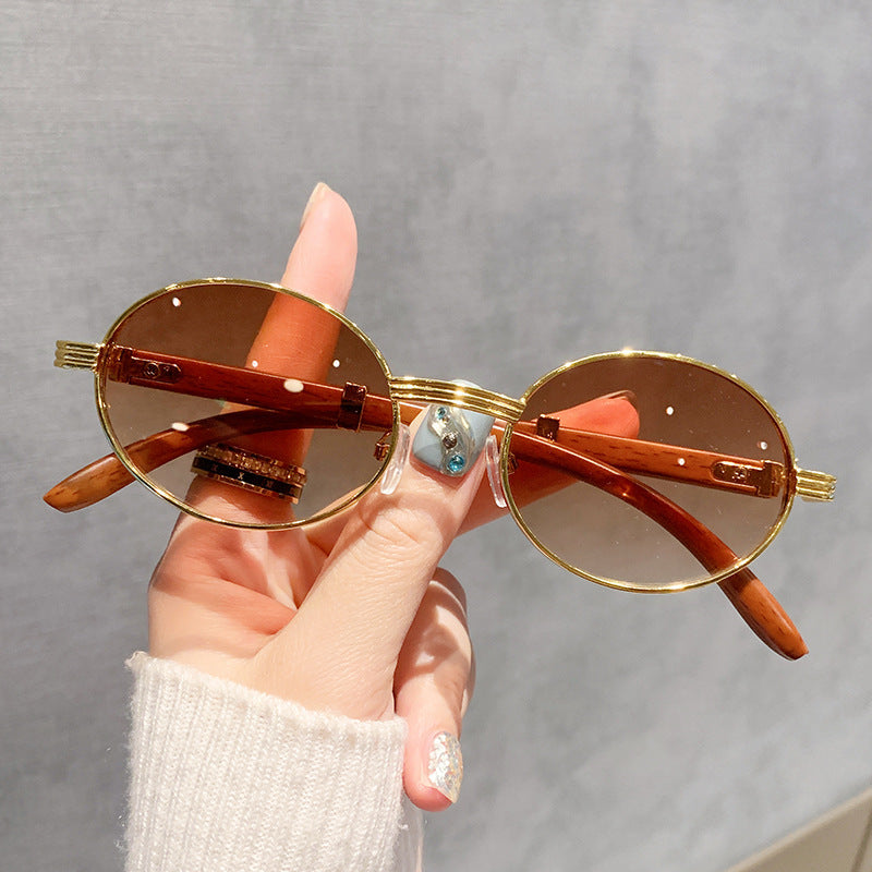 Ladies fashionable sunglasses with elegant shine and comfortable temples Bowlift