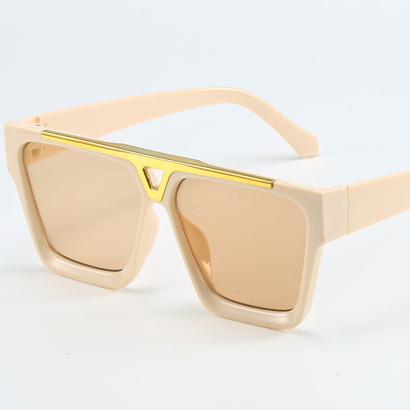 Ladies fashionable oversized sunglasses with stylish golden accent Bowlift