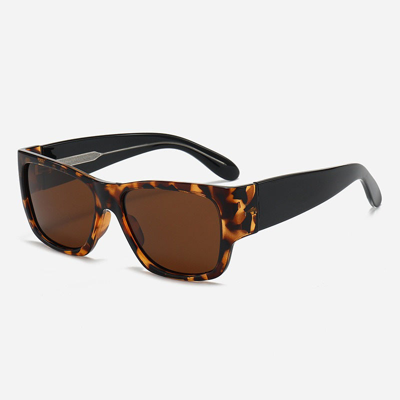 Women trendy sunglasses in minimalist design Bowlift