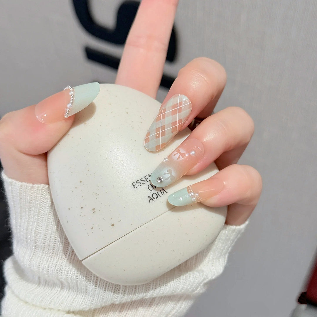 Decorative Press-On Nail Art Set Bowlift