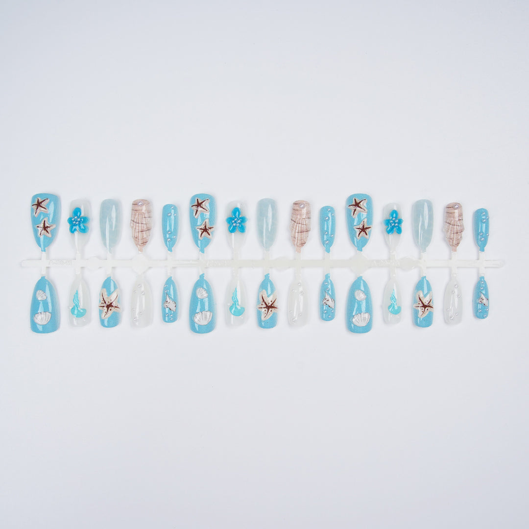 Artistic nail set with maritime design Bowlift