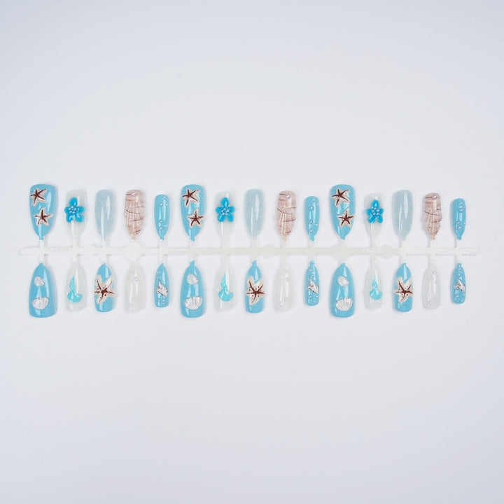 Artistic nail set with maritime design Bowlift