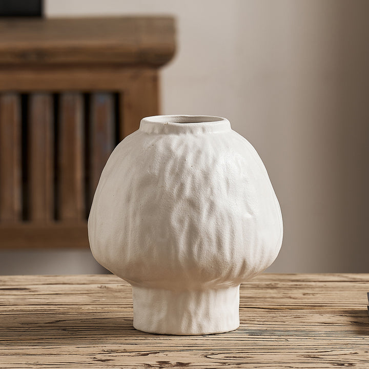 Decorative ceramic vase in modern design Bowlift