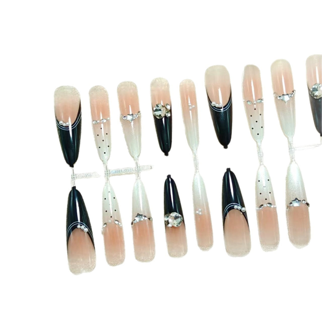 Glamorous artificial nails with glitter accents Bowlift