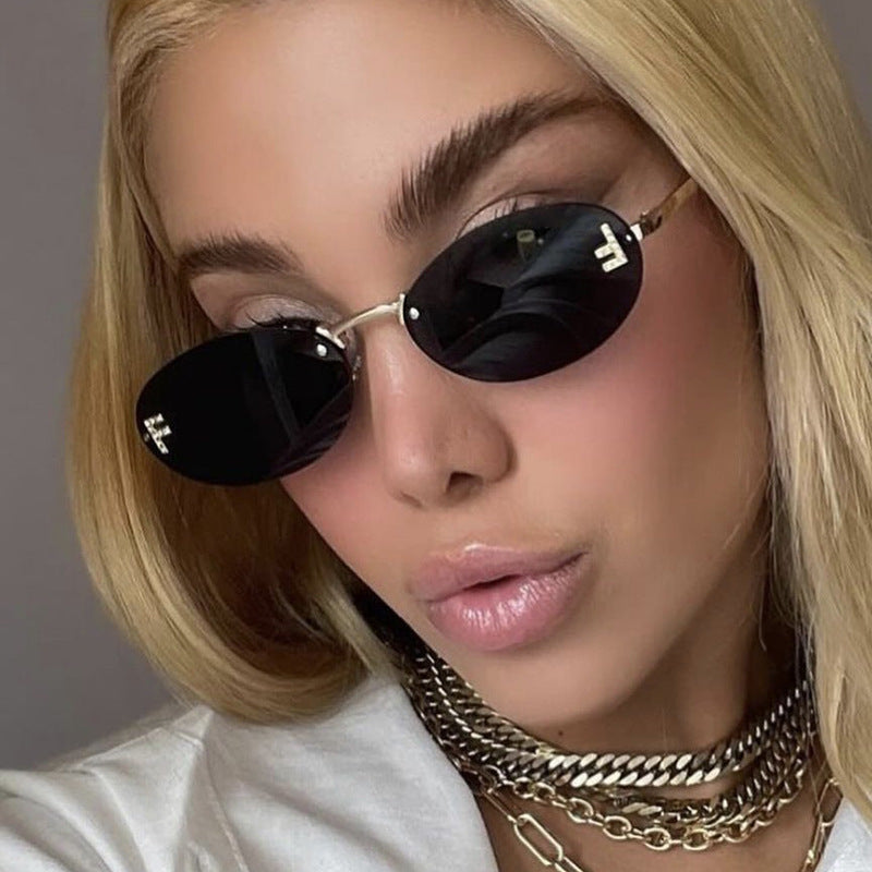 Women's fashionable sunglasses with elegant mirrored lens front and delicate metal frame Bowlift