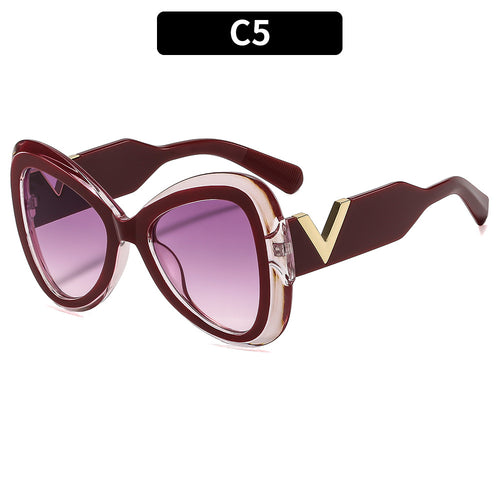 Elegant Cat-Eye Sunglasses with Decorative Temple Design