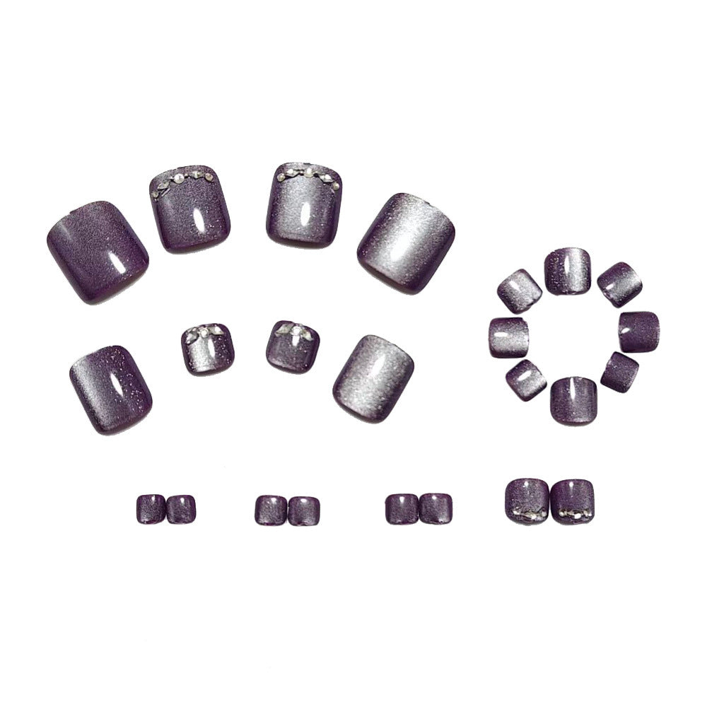 Artificial nails with glamorous rhinestone accents Bowlift