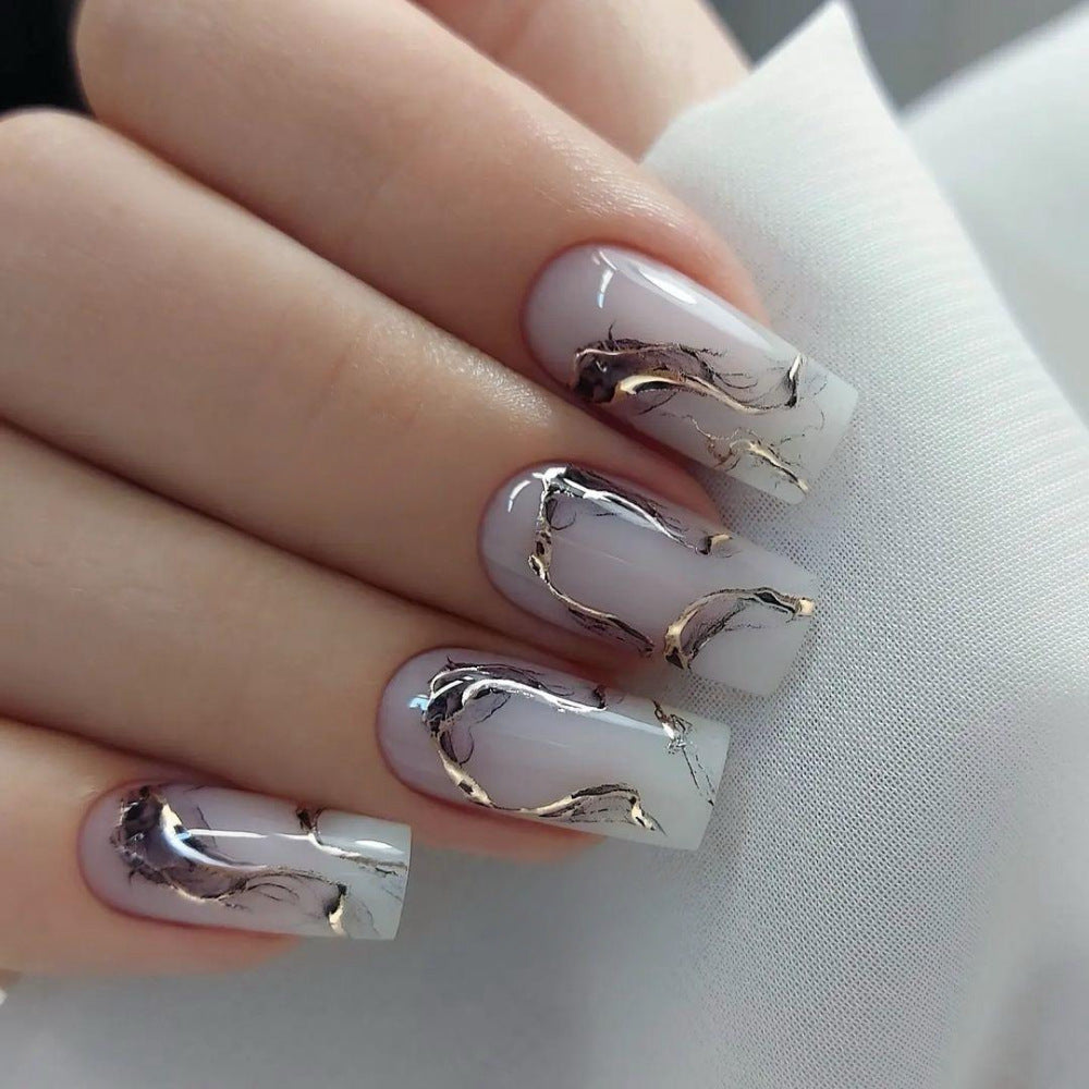 Artificial nails in an elegant minimalist style Bowlift