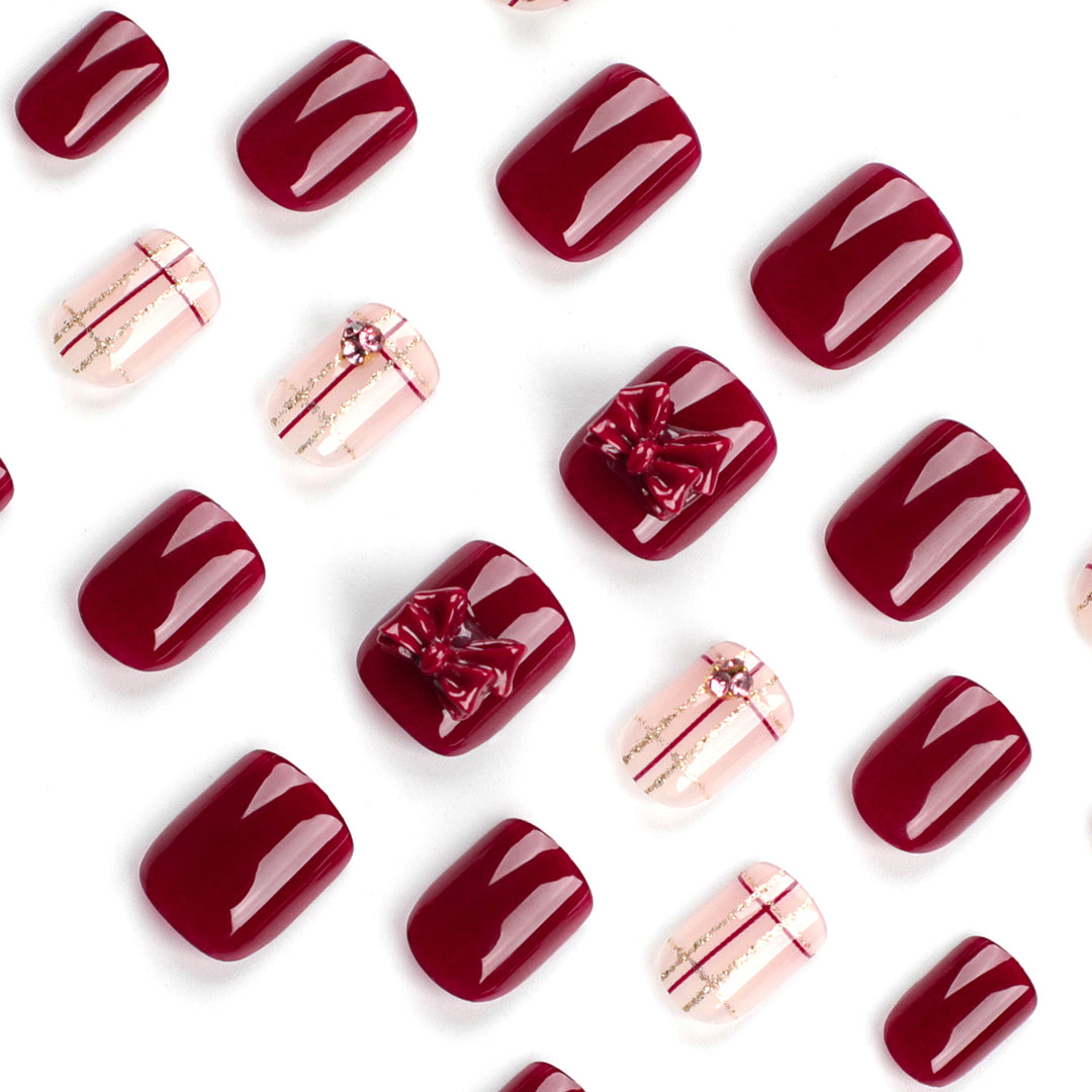 Artful nail decoration with elegant details Bowlift