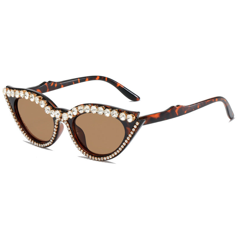 Women's extravagant cat-eye sunglasses with glamorous crystal embellishments Bowlift