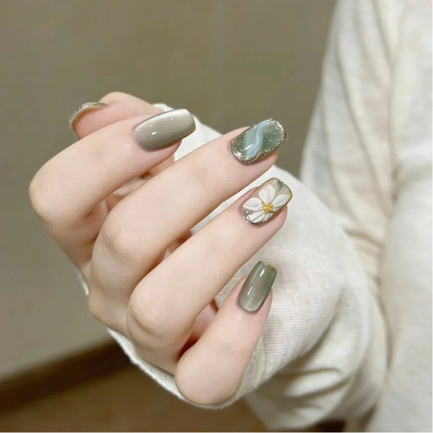 Nail Art Press-On Manicure Bowlift