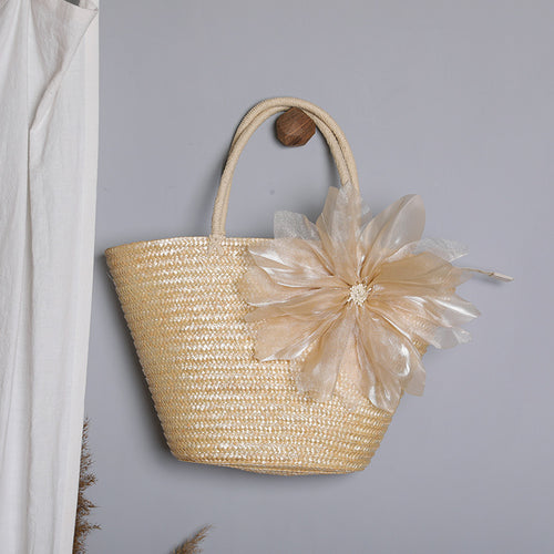 Stylish basket bag with eye-catching flower detail Bowlift