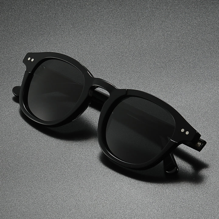 Women’s fashionable sunglasses in contemporary tortoiseshell design Bowlift