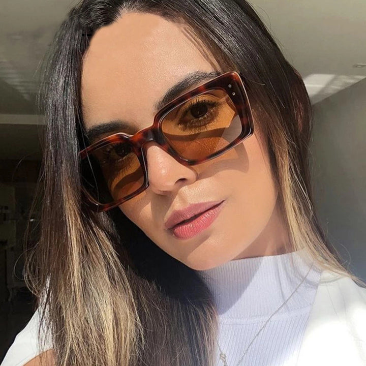 Ladies fashionable sunglasses in modern rectangular design Bowlift