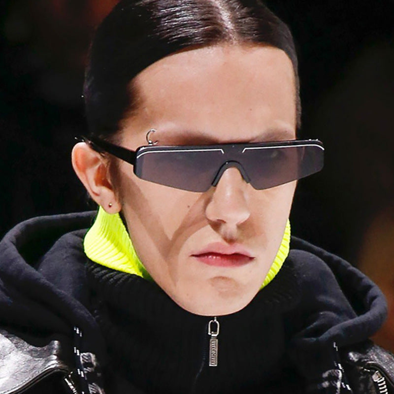 Ladies Sporty Oversized Sunglasses Bowlift