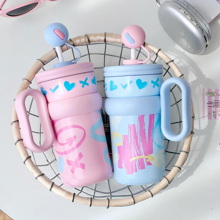 Women’s children’s drinking cup with integrated straw and playful design Bowlift