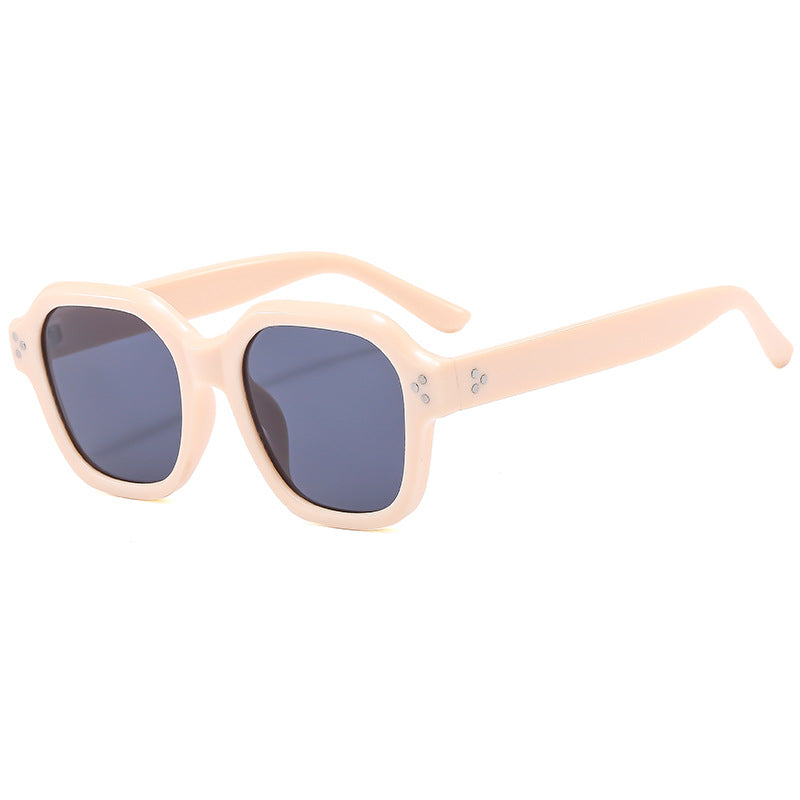 Women’s Fashion Retro Sunglasses with Wide Frame and UV Protection Bowlift