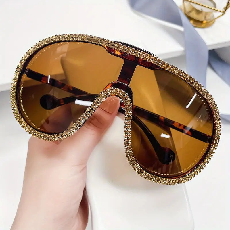 Women's extravagant sunglasses with sparkling frame Bowlift
