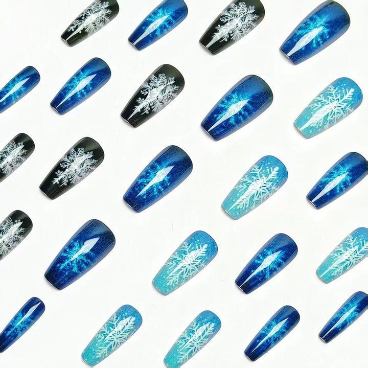 Creative Artificial Nails in Winter Snowflake Design Bowlift