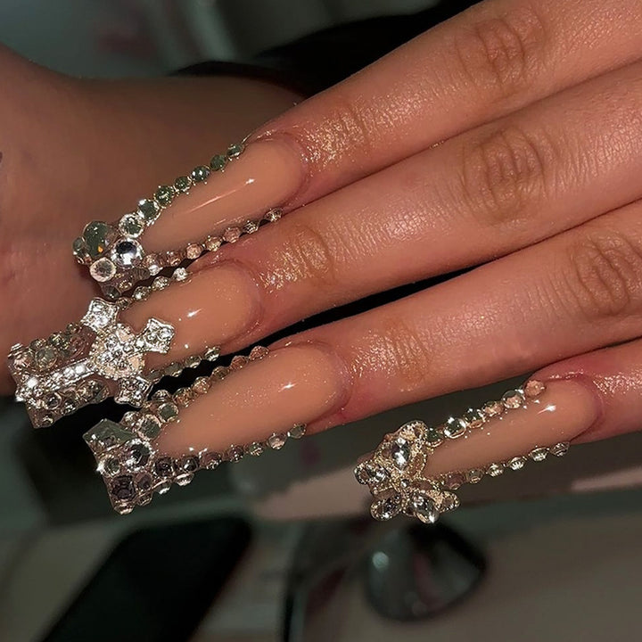 Artificial nails with elegant decoration Bowlift