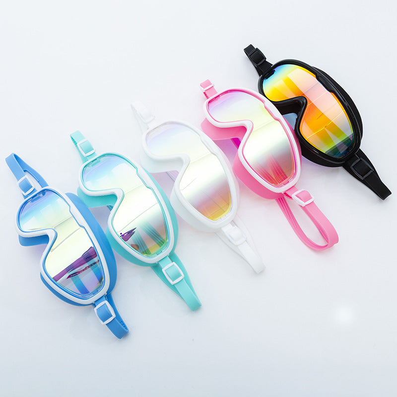 Ergonomic swimming goggles with mirrored field of view Bowlift