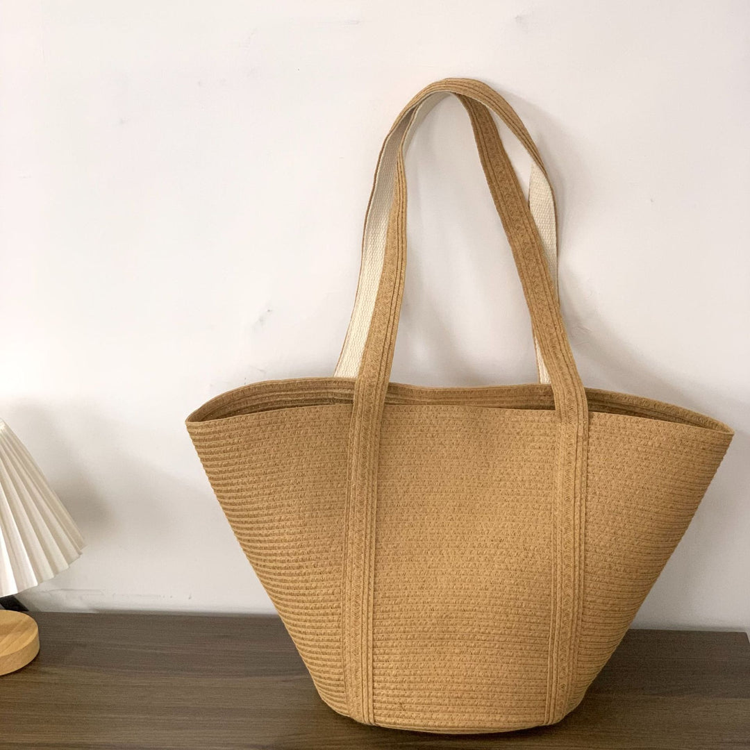 Spacious shopping bag with structured design Bowlift